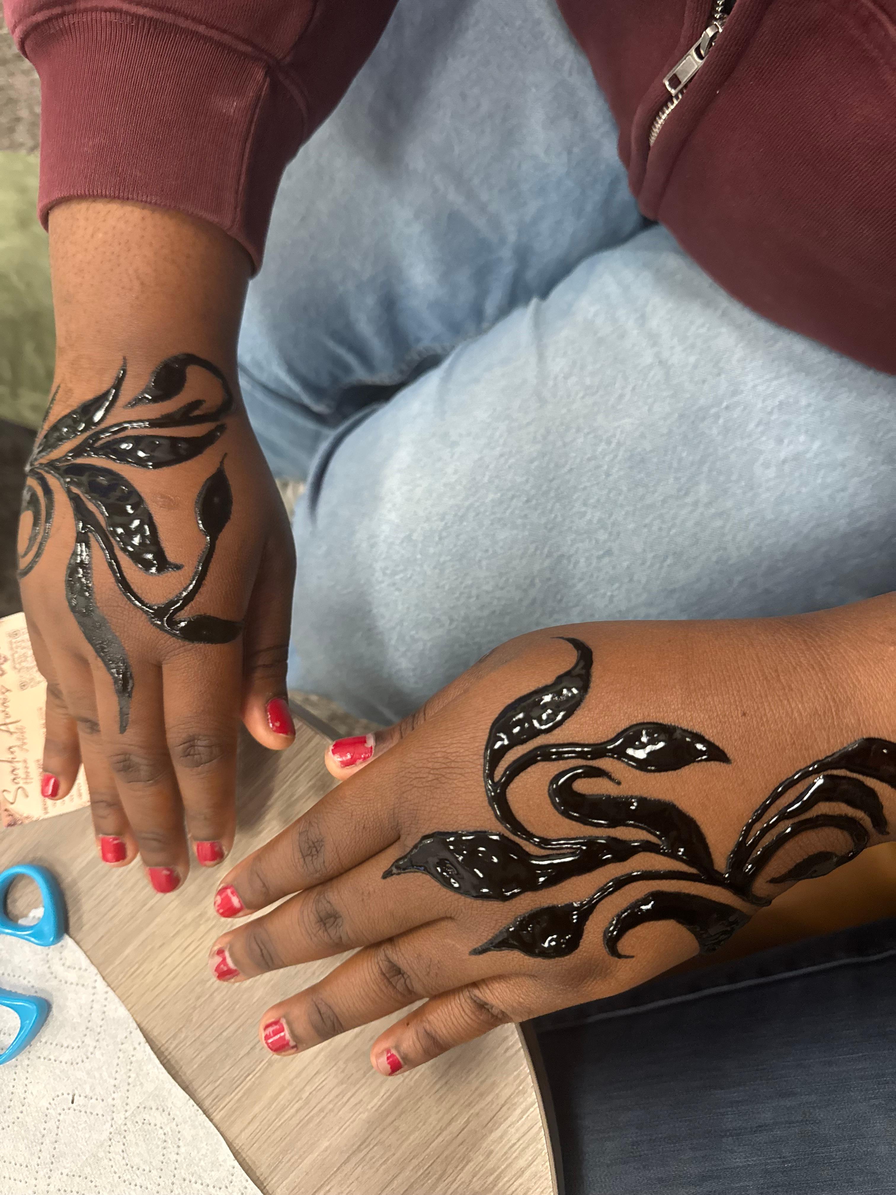 Henna design blackhenna-vines-1