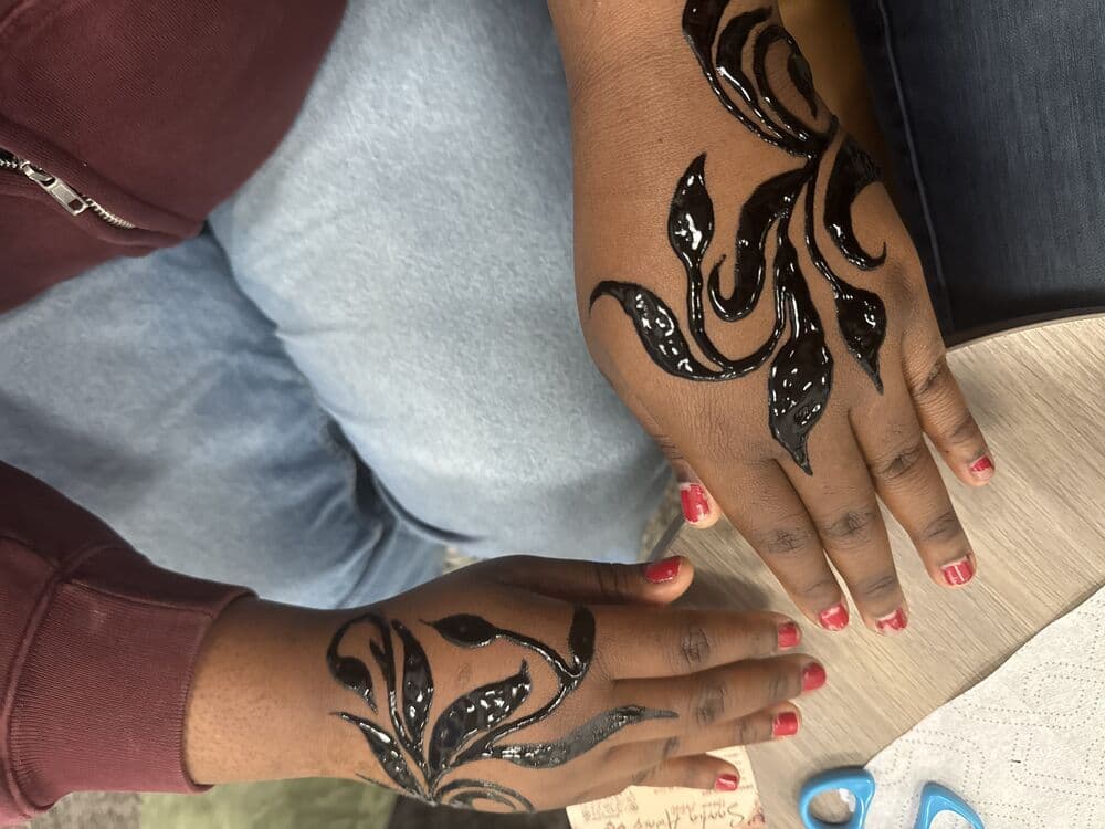 Henna design blackhenna-vines-1