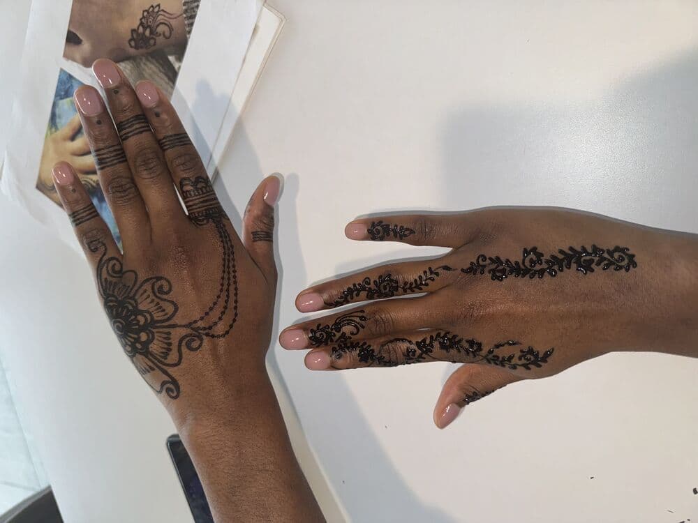 Henna design blackhenna-vinesfloral-1