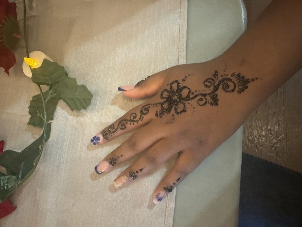 Henna design blackhenna-vinesfloral-2