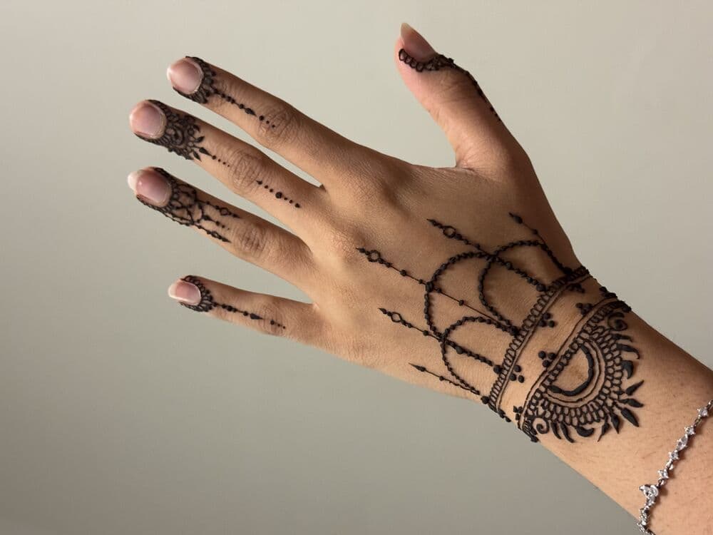 Henna design vines-dome-minimalistic-1