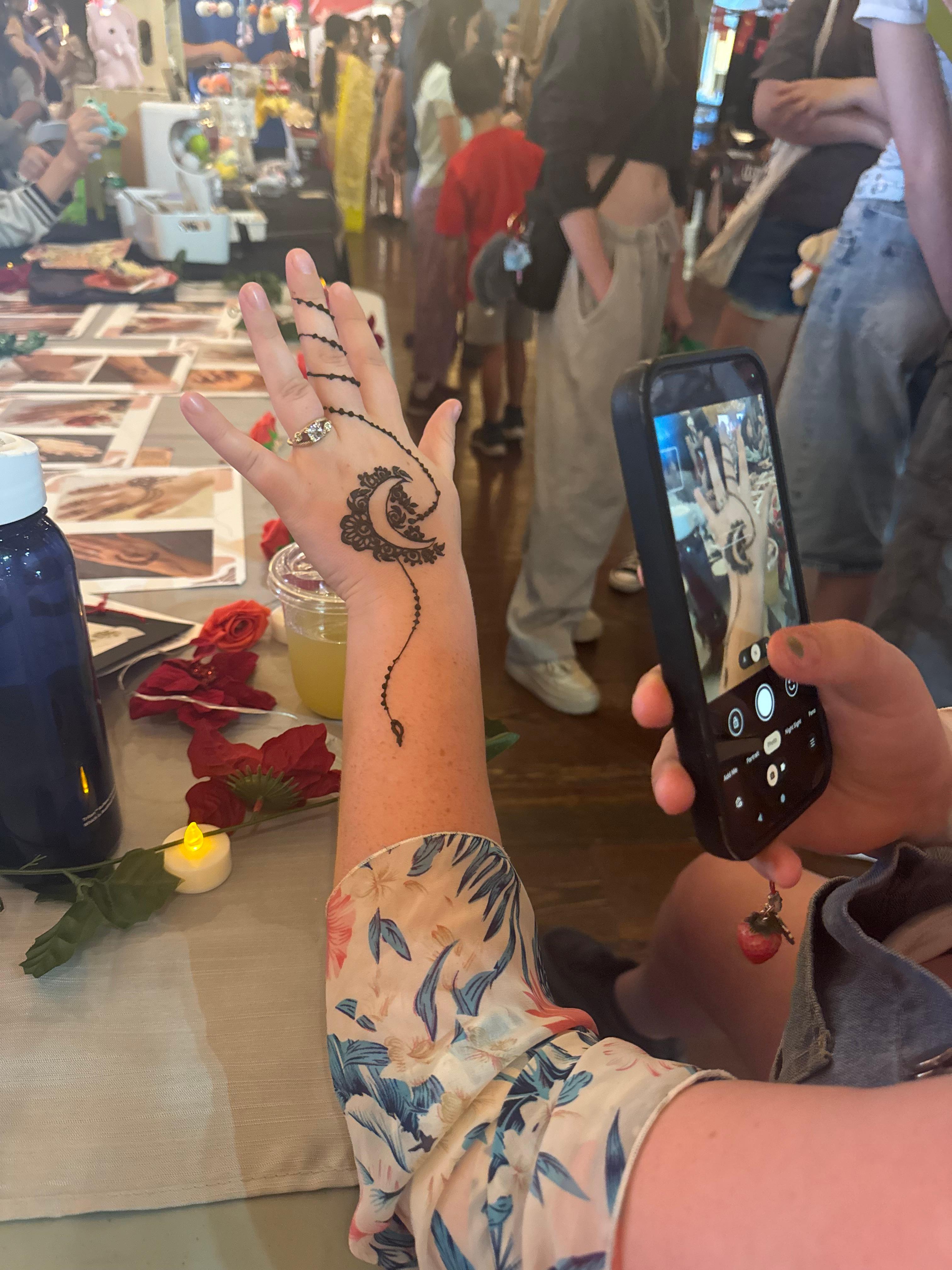 Henna design minimalistic-1